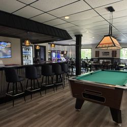 Corner Bar & Grill