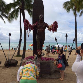 Waikiki Beach - Duke Kahanamoku Statue - Beaches Near Me Waikiki Beach - Duke Kahanamoku Statue - Beaches Near Me