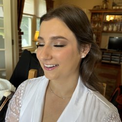 Alexandria Luz Mobile Makeup Studio - Glow is IN this year! 2023 brides!