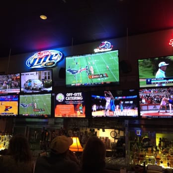 Winking Lizard Tavern - American Near Me - Canton, Ohio