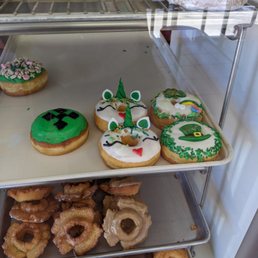 St Patrick's themed donuts - so cute!
