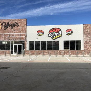 Yogi's Exxon - Store Front - Pizza Near Me - Groves, Texas