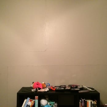 Tramor at the Oaks - Cracks in the walls from structural damage - Apartments Near Me - Austin, Texas Tramor at the Oaks - Cracks in the walls from structural damage - Apartments Near Me - Austin, Texas