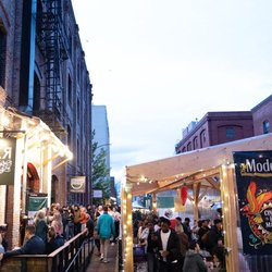 River Pig Saloon - Covered outdoor patio