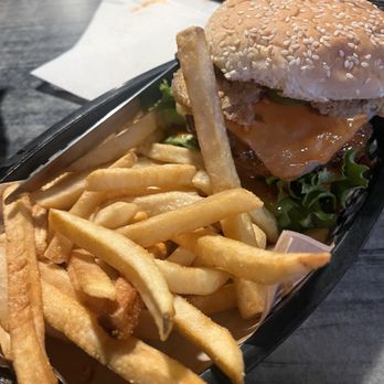 Kallans Bar and Grill - Bars Near Me - Sugarloaf, California