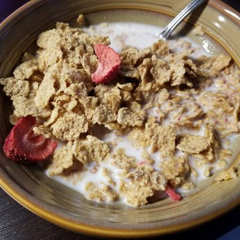 Hyatt Regency Baltimore Inner Harbor - Regency club: Special K with strawberries cereal - Hotels Near Me - Baltimore, Maryland