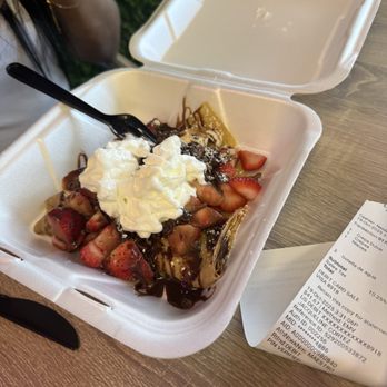 La Michoacana el Rey - Crepes with strawberries, whipped cream and chocolate - Ice Cream & Frozen Yogurt Near Me - Montebello, California La Michoacana el Rey - Crepes with strawberries, whipped cream and chocolate - Ice Cream & Frozen Yogurt Near Me - Montebello, California