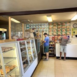 Eller's Donut House - Walk in area