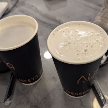 Alma Dessert - Warm Oolong orchid tea, one with and one without milk. - Bubble Tea Near Me - Sunnyvale, California Alma Dessert - Warm Oolong orchid tea, one with and one without milk. - Bubble Tea Near Me - Sunnyvale, California