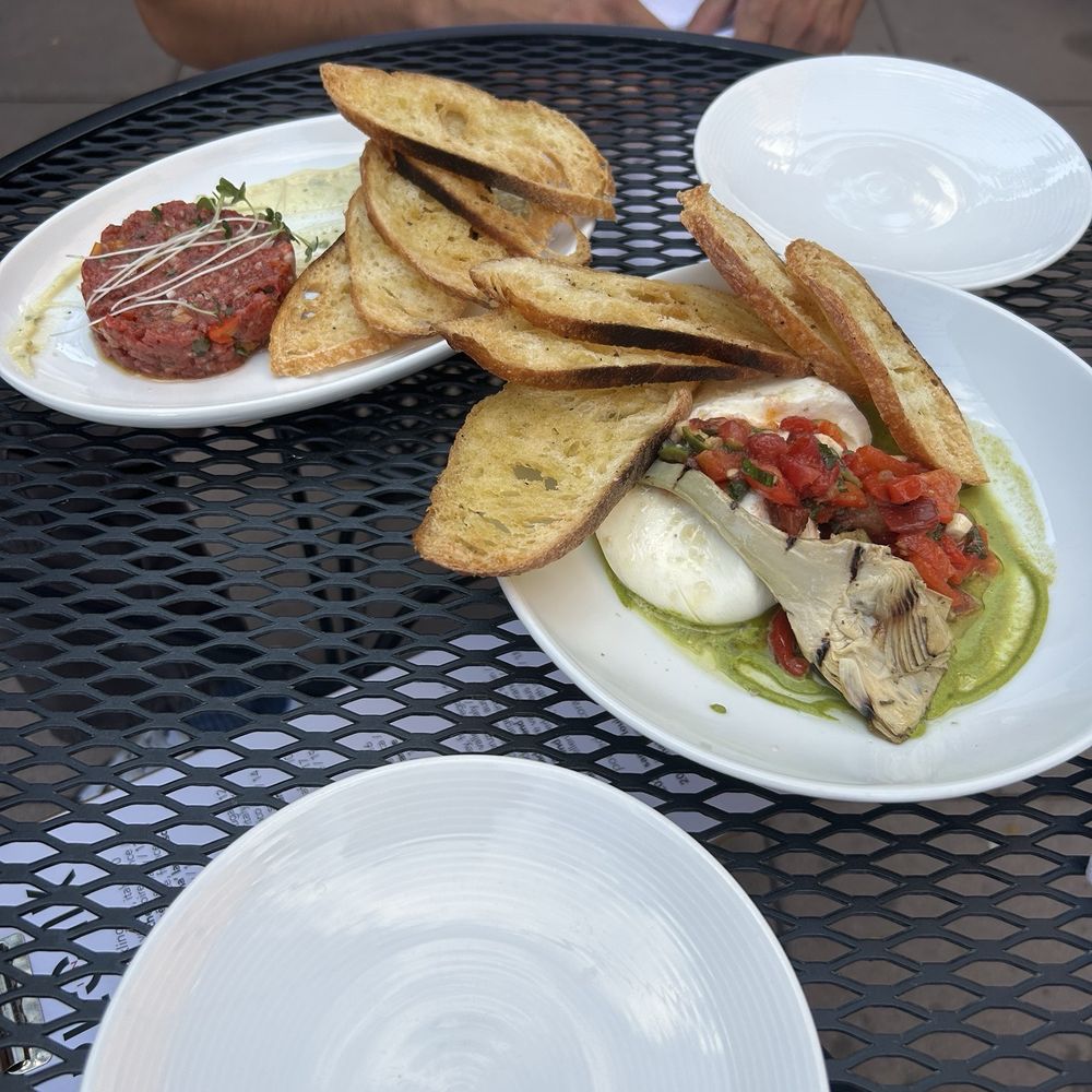 Plonk - Beef tartare, flatbread - Cocktail Bars Near Me - Missoula, Montana Plonk - Beef tartare, flatbread - Cocktail Bars Near Me - Missoula, Montana