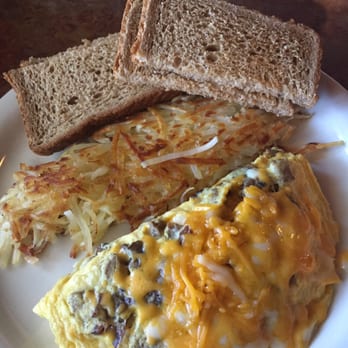 Huckleberry's - Bacon, turkey sausage, and mushroom omelette - Breakfast & Brunch Near Me - Fairfield, California