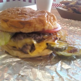 cheeseburger. ohh yeah.... cheeseburger. ohh yeah....