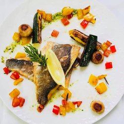 Pipino's Cafe Restaurant Lounge