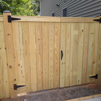 DJ Fence - Side yard fence with double gate - Fences & Gates Near Me DJ Fence - Side yard fence with double gate - Fences & Gates Near Me