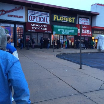 Dortoni Bakery - An hour to open. Please don't rain - Bakeries Near Me - Levittown, New York