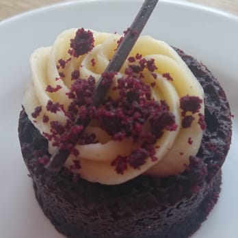 Tate Modern - The world's smallest red velvet cake - at grown up prices ... - Art Museums Near Me - London, XGL
