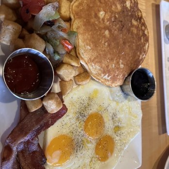 Walnut Grill - Robinson - American Near Me - Robinson Township, Pennsylvania