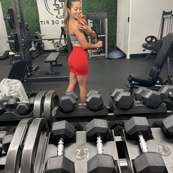 Salon De Fit - Leg day - Gyms Near Me - San Jose, California Salon De Fit - Leg day - Gyms Near Me - San Jose, California