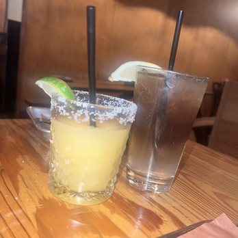 Hamilton Pork - Mango Margarita And A Long Island Iced Tea - Barbeque Near Me - Jersey City, New Jersey