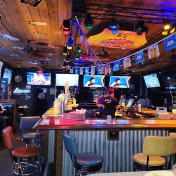 Bubba's 33 - Full bar lots of tvs - Pizza Near Me - Amarillo, Texas