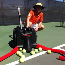 Accelerated Tennis - Tennis Pro Leif Nordlund collecting balls