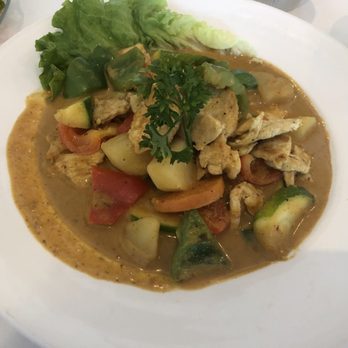Maly Thai - Autumn curry w/ chicken - Thai Near Me - Saint Charles, Illinois
