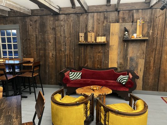 Harry's Cocktail Lounge