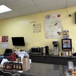 Henry's Donuts - Inside decor
