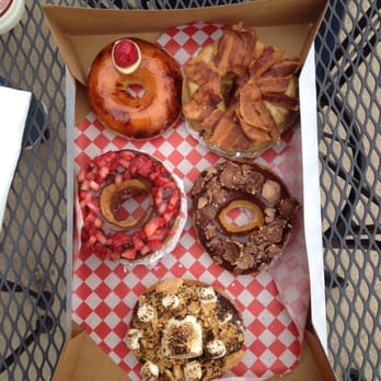 Jarams Donuts - Creme brûlée donut, maple bacon cronut, Nutella strawberry cronut, Ferrero Rocher donut, s'mores donut - Donuts Near Me - Dallas, Texas Jarams Donuts - Creme brûlée donut, maple bacon cronut, Nutella strawberry cronut, Ferrero Rocher donut, s'mores donut - Donuts Near Me - Dallas, Texas