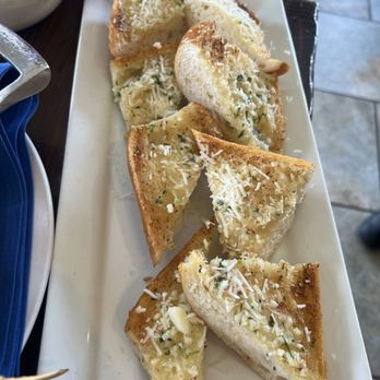 Louie Linguini's - Garlic bread appetizer - Seafood Near Me - Monterey, California