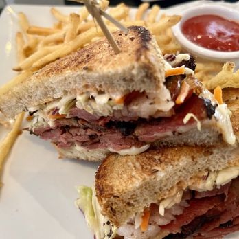 Stanley's Restaurant - Pastrami Sandwich - American Near Me - Los Angeles, California Stanley's Restaurant - Pastrami Sandwich - American Near Me - Los Angeles, California