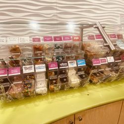 Menchie's Frozen Yogurt - Accessories