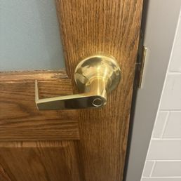 Men's restroom door that does not lock