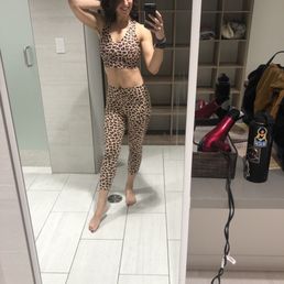 This locker room is always CLEAN & stocked w/ useful amenities. (I was alone in photo btw) Also how cute is my matching cheetah outfit? Rawr