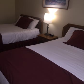 1. Alex Bay Lodge