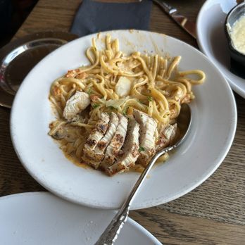 Bella Vino Wine Bar & Tapas - Spicy Shrimp (sub chicken) linguine - Wine Bars Near Me - St. Charles, Missouri