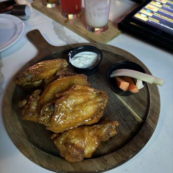 Tavern 517 - The Mild Wings! Tasty! - New American Near Me - Garfield, New Jersey