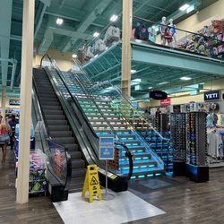 Alabama Surf Style - Awesome interior, loved the stairs.