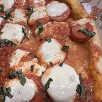 La Bella Luna - Pizza Margherita - Pizza Near Me - Orlando, Florida La Bella Luna - Pizza Margherita - Pizza Near Me - Orlando, Florida