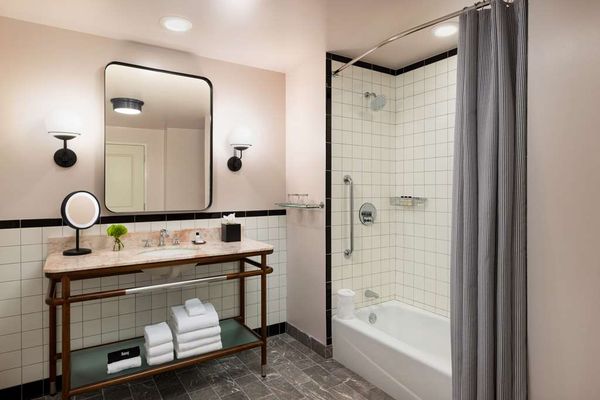 The Candler Hotel Atlanta, Curio Collection by Hilton by null