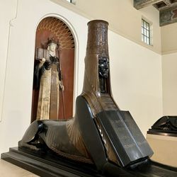 Central Library - Sphinx and statue in alcove