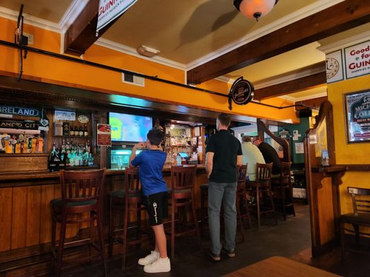 Harp & Celt Irish Pub & Restaurant by null