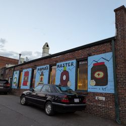 Momo's Master - Exterior - cute murals
