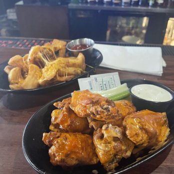 L'Burg Drinks & More - Buffalo wings and cheese fries - Gastropubs Near Me - Lawrenceburg, Indiana