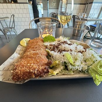 Hooked - Deep fried pollack and caesar salad. - Seafood Near Me - København