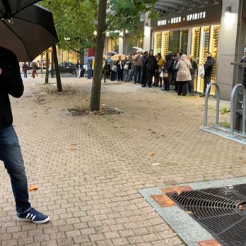 Centre For Performing Arts - Lining up in the rain.... can the canopy be bigger? - Performing Arts Near Me - Vancouver, British Columbia