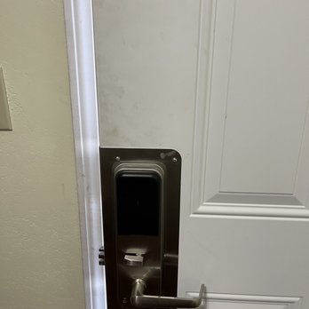 All Seasons Inn & Suites - Bourne - dirty wall - Hotels Near Me - Buzzards Bay, Massachusetts