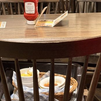 Cracker Barrel Old Country Store - Dirty dishes that sat there during our whole meal - American Near Me - Kissimmee, Florida