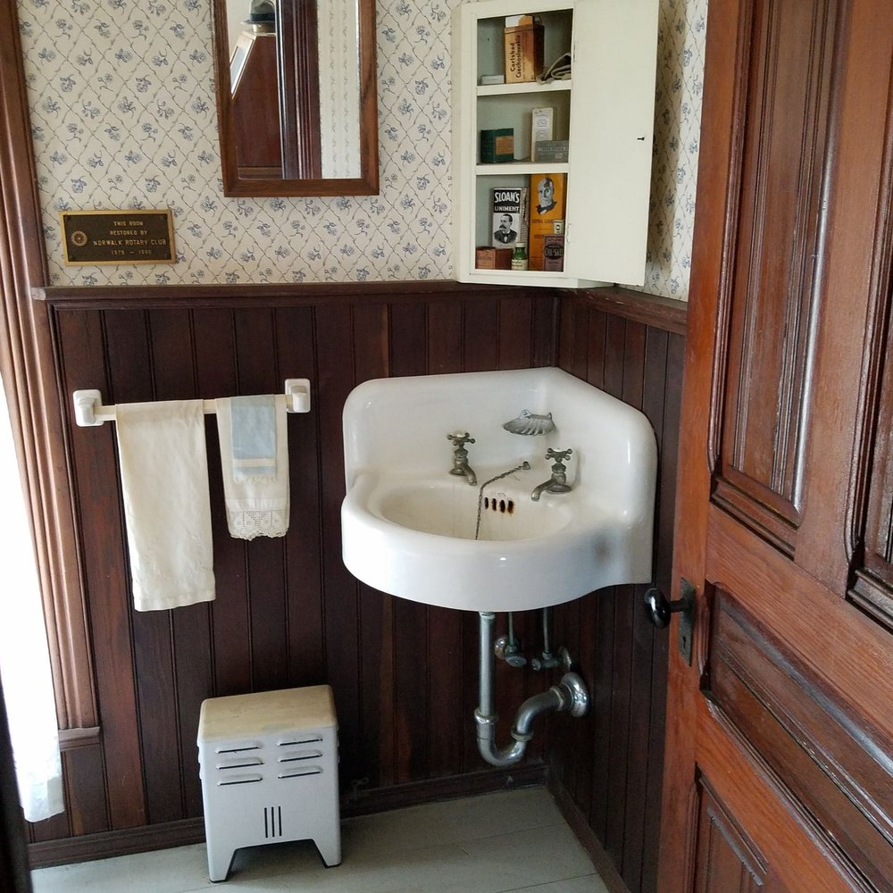 DD Johnston-Hargitt House - Bathroom - Museums Near Me - Norwalk, California