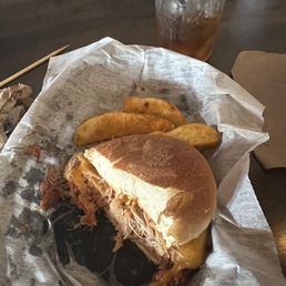 The porter bbq pork with cheese The porter bbq pork with cheese